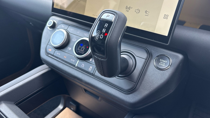 Land Rover Defender 3.0 D350 Trophy Edition Deep Sandglow 110 5dr Auto Diesel Estate - Image 13